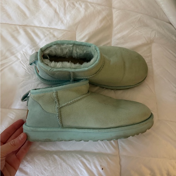 Women’s Mini Ugg Boots - Picture 4 of 5